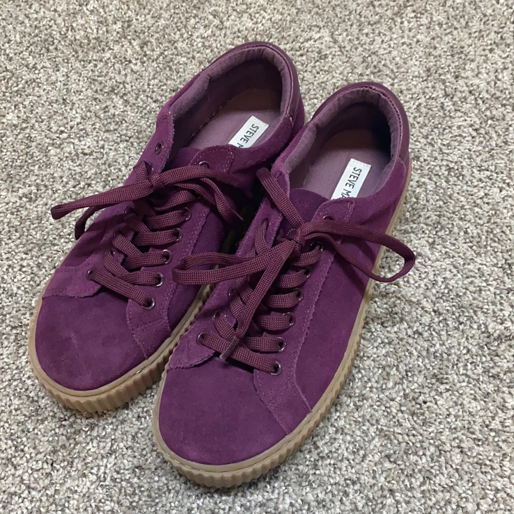 Steve Madden - trendy maroon sneakers